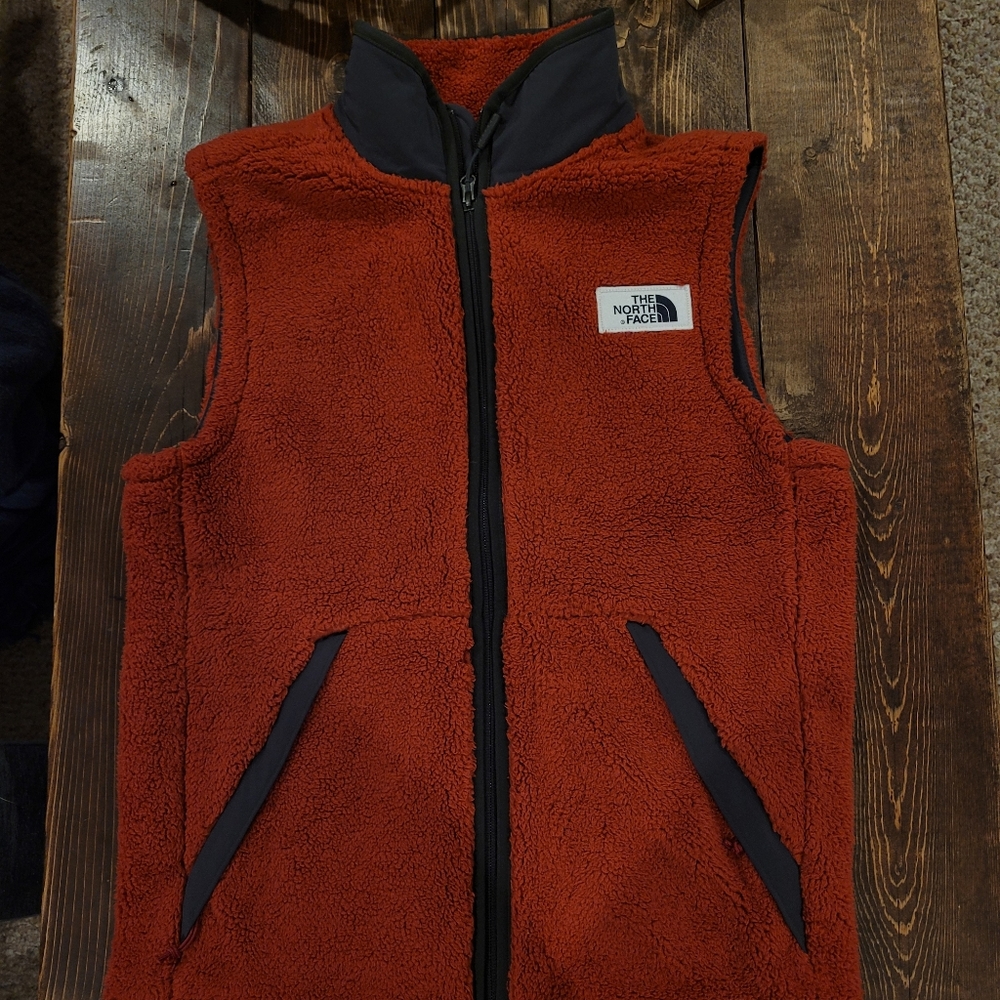 Men's North Face fleece vest